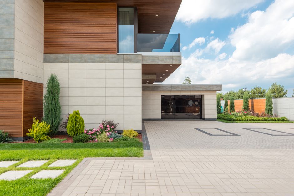 How Do I Build a Driveway Garden Border That Contains Gravel and Survives Salt?