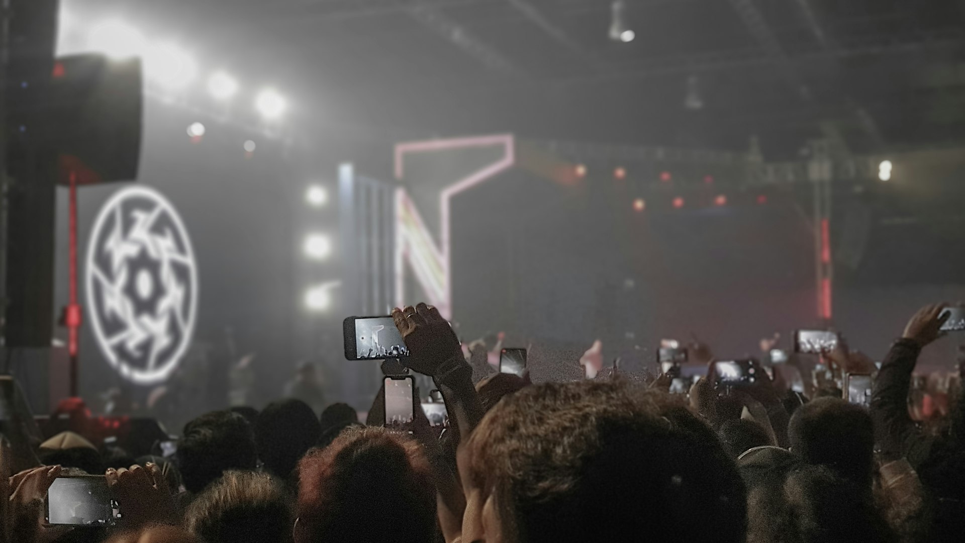 Unlocking Engagement: How Second Screen Experiences Transform Live Show Interaction