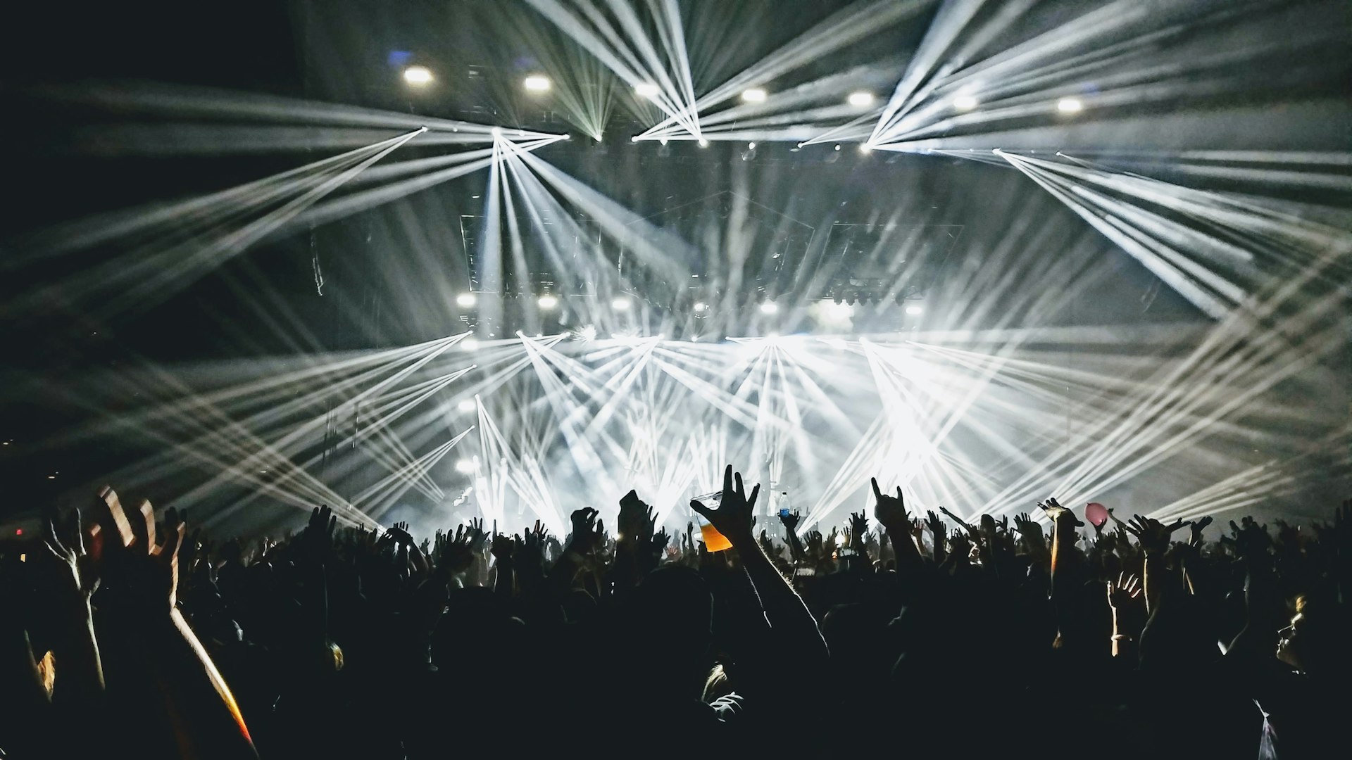How Blockchain is Transforming Entertainment Experiences: From Nightlife to Content Creation