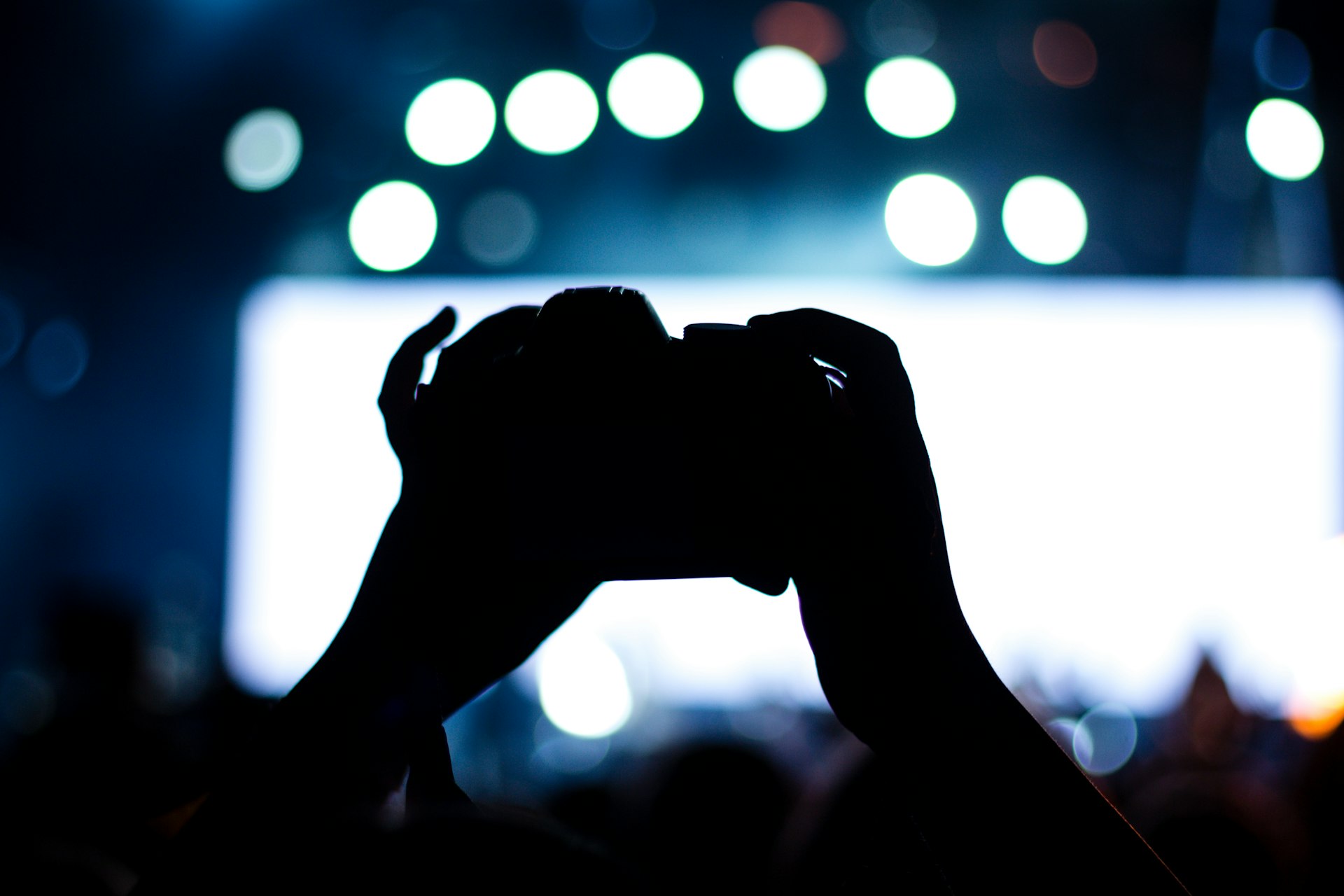 Transforming Audience Engagement: Next-Generation Interactive Fan Experiences in Entertainment